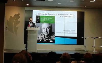 Carmelo Bernaola musikagile otxandiarraren bizitza jaso eta sormen lana aztertzen duen liburu berria aurkeztu dute