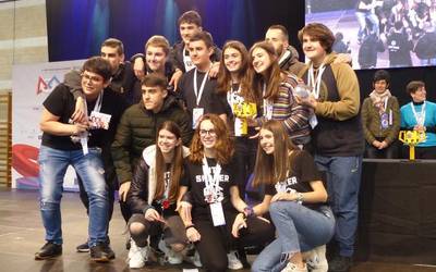 Arizmendi Ikastolako Ikerlan Eguzkilore taldea bigarren sailkatu da First Lego League Lehiaketan