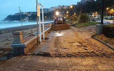 Kostaldeko inpaktuagatik alerta horia mantenduko dute