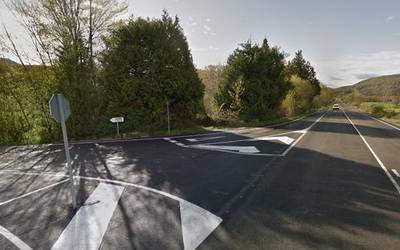 Bi zauritu N-121-A errepidean, Lantzeko bidegurutzean