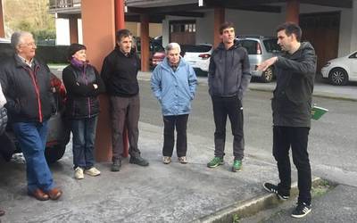 Ehun lagun baino gehiago bildu dituzte asteburuan Lesakan egindako auzo-bilerek