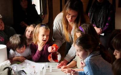 Aurpegirako margo naturalak egiten ikasi zuten Igartza Jauregian