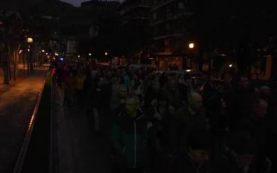 Eskualdeko eragile, enpresa zein herritarrak bat eginik greba orokorreko manifestazioan