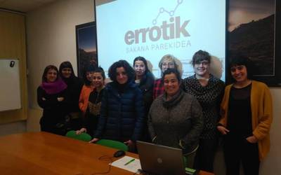 Errotik, Sakana parekidea