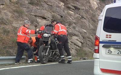 29 urteko eskoriatzar bat hil da moto istripuan