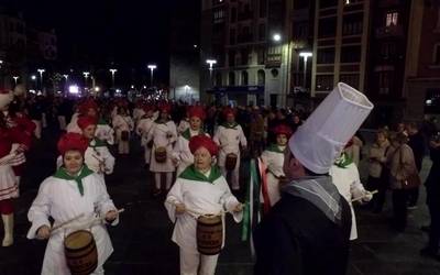 Iñauterietako lehen danbor hotsak Aurrera Kirol Elkartearen eskutik