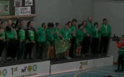 Beti Gazteko sokatira talde mistoa podiumean