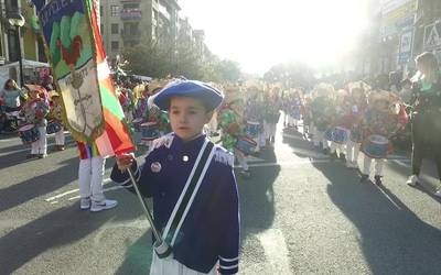 Tolosako haurrek ederki gozatu dute danborrak eta makilak astintzen