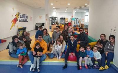 Haur txikientzako aisialdi gunea zabaltzen hasi dira Elorrioko Ametsola espazioan, martitzen eta eguenetan