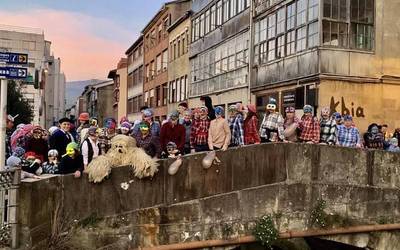 [ARGAZKI GALERIA]: Surrandiek Durangoko kaleak hartu dituzte