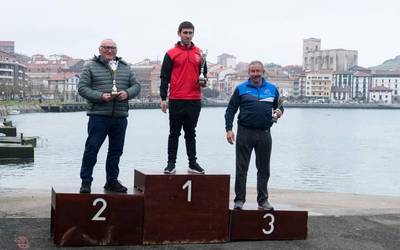 Itxas-Gain bigarren izan da neguko Gipuzkoako piraguismo txapelketan, klubetan