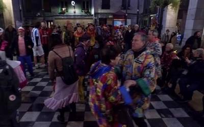 Dantzarako doinuak Berdura plazan