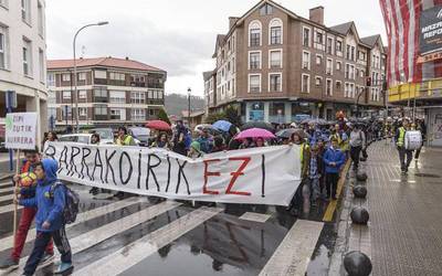 "Zipiriñeko familiei pazientzia agortu zaigu"