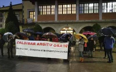 Zabortegian gertatutakoa argitzeko eskatu dute Zaldibarko kontzentrazioan