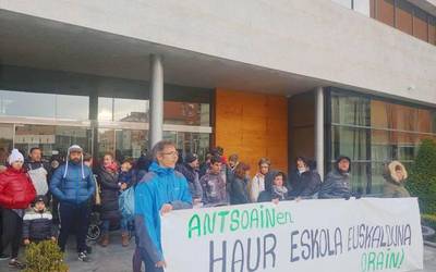Udal haur eskola euskalduna aldarrikatu dute Antsoainen