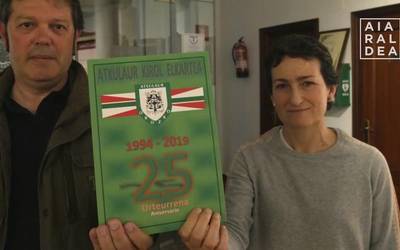 Atxulaurren mende laurdeneko ibilbidea, liburu batean