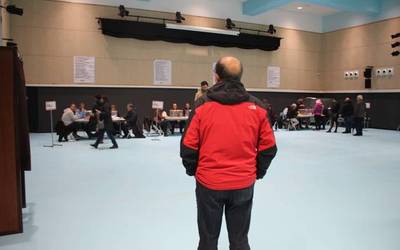 Apirilaren 5eko hauteskunde mahaietako kideak erabakitzeko zozketa egingo du udalak astelehenean