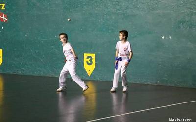 Atano III.a pilota txapelketako partidek ez dute etenik