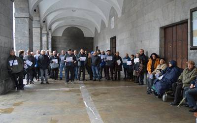 Pentsio duinak eskatu dituzte beste astelehen batez