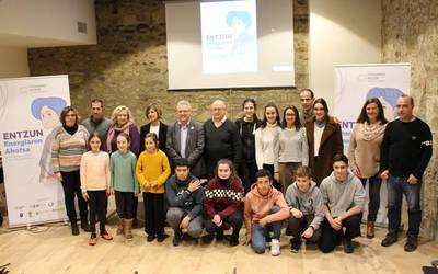 'Entzun energiaren ahotsa' kanpainaren hitzarmena sinatu dute