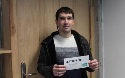 Jon Bikendik jaso du Egunean Behinen Uztarriaren taldeko asteko saria