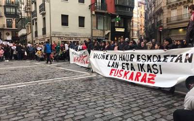 Euskararen aldeko aldarria, kalean