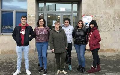 "Sabaiagaz zerikusirik izan ez arren, sorosleak eta garbitzaileak kalera goaz"