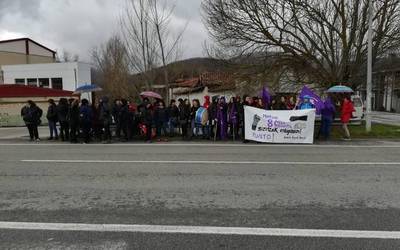 Martxoaren 8a, afaria eta antzerkia