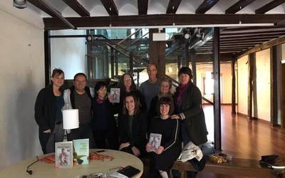 "Liburuek gugan uzten duten arrastoa izaten da hizketagai Literatur Txokoan"