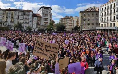 Mugimendu feministari San Migeleko balkoia erabiltzeko baimena ukatu dio Udaltzaingoak