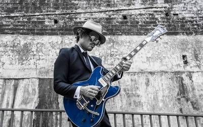 Ash Grunwald bluesman australiarrak Durangaldea bisitatuko du 'Mojo' diskoaren munduko aurkezpen biraren barruan