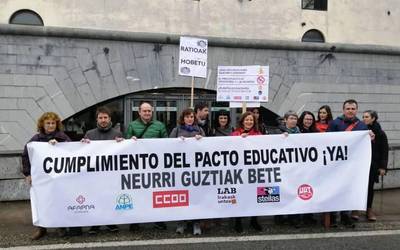 Hezkuntza itunaren jarraipen batzordea bilerara deitzeko eskatu diote sindikatuek gobernuari