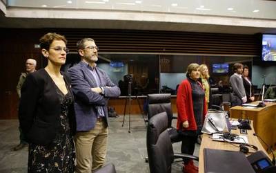 "Berme juridikoa" duen euskararen dekretu baten alde egin du Txibitek, eta Esparza "epaitegira" joateko prest azaldu da