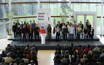 Herri honek behar duen bultzada berria emateko prest azaldu da EH Bildu