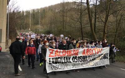 Esparru akademikoko eta kulturaleko 84 izen ezagunek “trantsizio energetiko, ekologiko eta sozialerako” bideorria martxan ipintzea eskatu dute