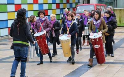 Batukada feminista eta bertso saioa, Emakumeen Nazioarteko Eguna borobiltzeko