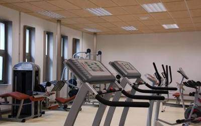 Larrabetzuko liburutegia, ludoteka eta kiroldegia ere itxita