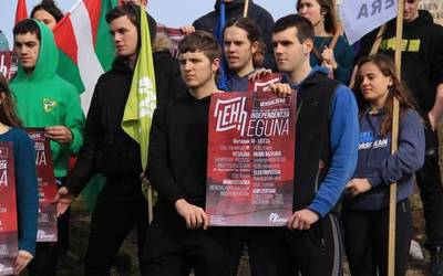 Larunbatean Leitzan egitekoa zen Independentzia Eguna ere atzeratu egin dute