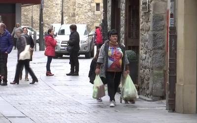 Zerbitzuetara ere heldu da koronabirusaren eragina