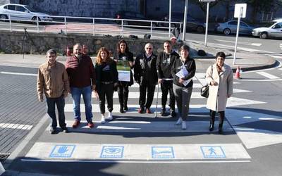 Oinezkoen pasabideetan piktogramak margotu dituzte, autismoa duten pertsonen autonomia sustatzeko