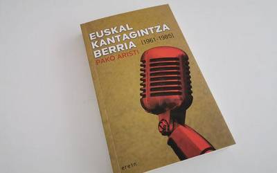 Pako Aristiren 'Euskal kantagintza berria' liburua berrargitaratu dute