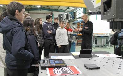 Gazteen artean lanbide heziketa eta industria ezagutzera emateko saioak martxan dira