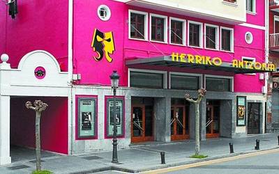 Herriko Antzokirako erosi diren txartelen dirua bueltatu egingo du Udalak
