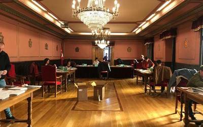 Koronabirusaren aurrean, herritar ahulenak babesteko lanean hasi dira boluntarioak