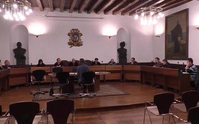 Enirio-Aralar Mankomuintateak, gehiengo zabalez,  Mendi bideen auzian auzipetutakoen defentsa kostuak bere gain hartzea erabaki zuen
