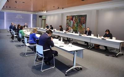 Apirilaren 5eko hauteskundeak bertan behera utzi dituzte