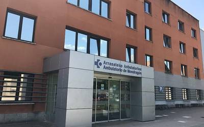 Osasun zentroan edo ospitalean hitzorduren bat dutenei ez bertaratzeko eskatu die Debagoieneko ESIk