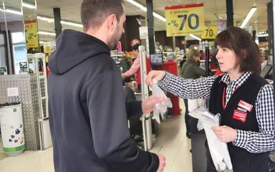 Herritarrei arduraz kontsumitzeko eskatu diete Jaurlaritzak, Elikagaien Klusterrak eta hainbat supermerkatuk