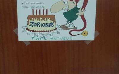 Amama zoriontzeko modu originala konfinamendu egunotan