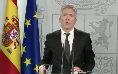 Espainiako Gobernuak lurreko mugak itxiko ditu gauerdian